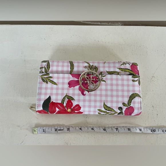 NWOT Floral Zippered Guess Wallet - Picture 11 of 12